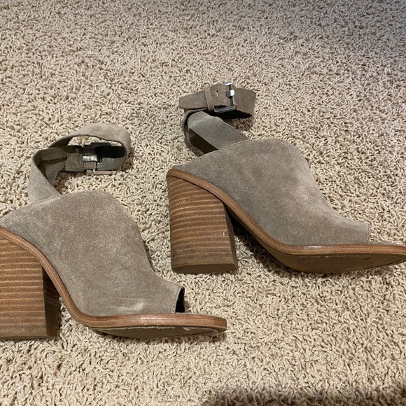 Marc Fisher Heels - Picture 7 of 10